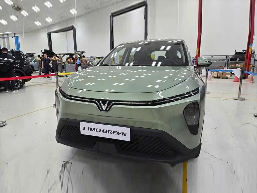 Đầu xe VinFast Limo Green